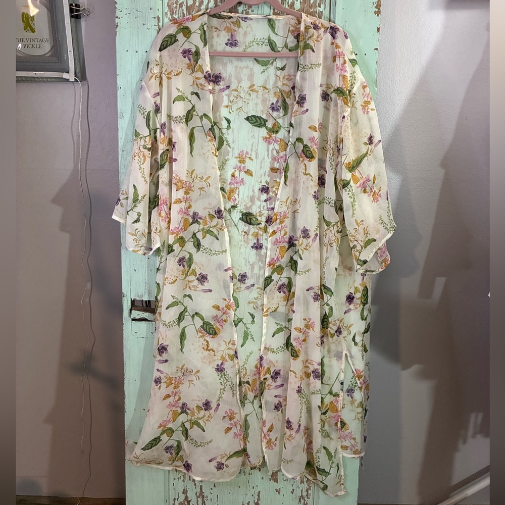 Women’s white sheer floral kimono/beach coverup